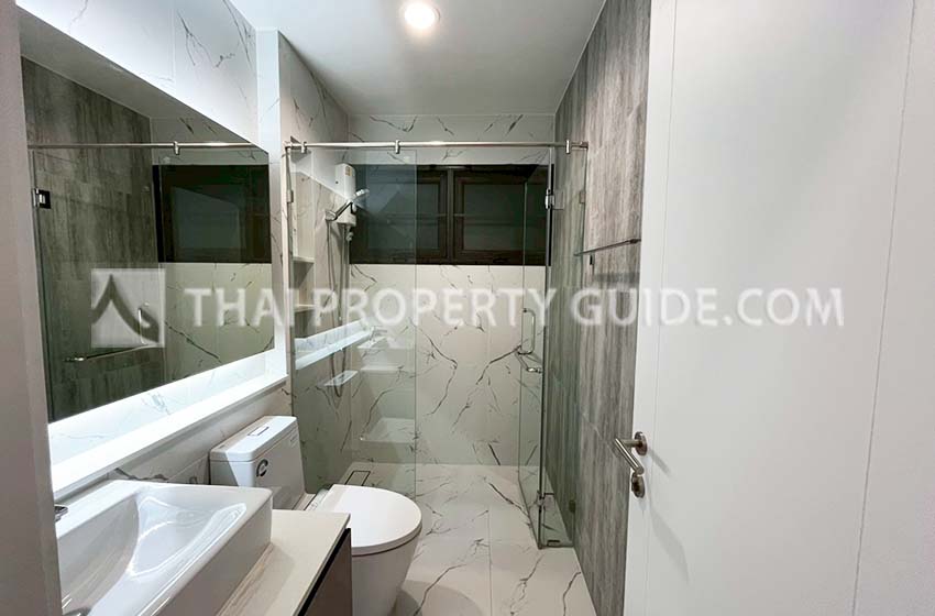 House with Shared Pool in Srinakarin 